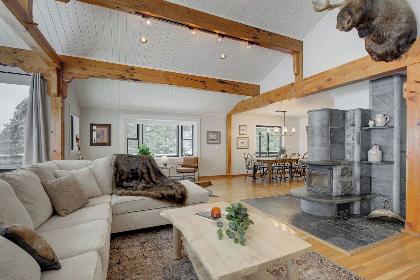 Télévision, cheminée