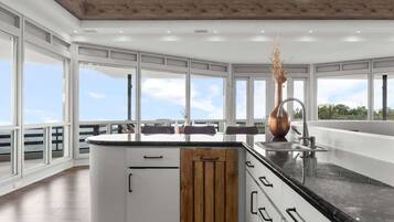 Refrigerador, microondas, parrilla de estufa y lavavajillas