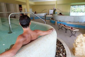 Ruang perawatan pasangan, pemandian Turki/hammam, dan perawatan tubuh