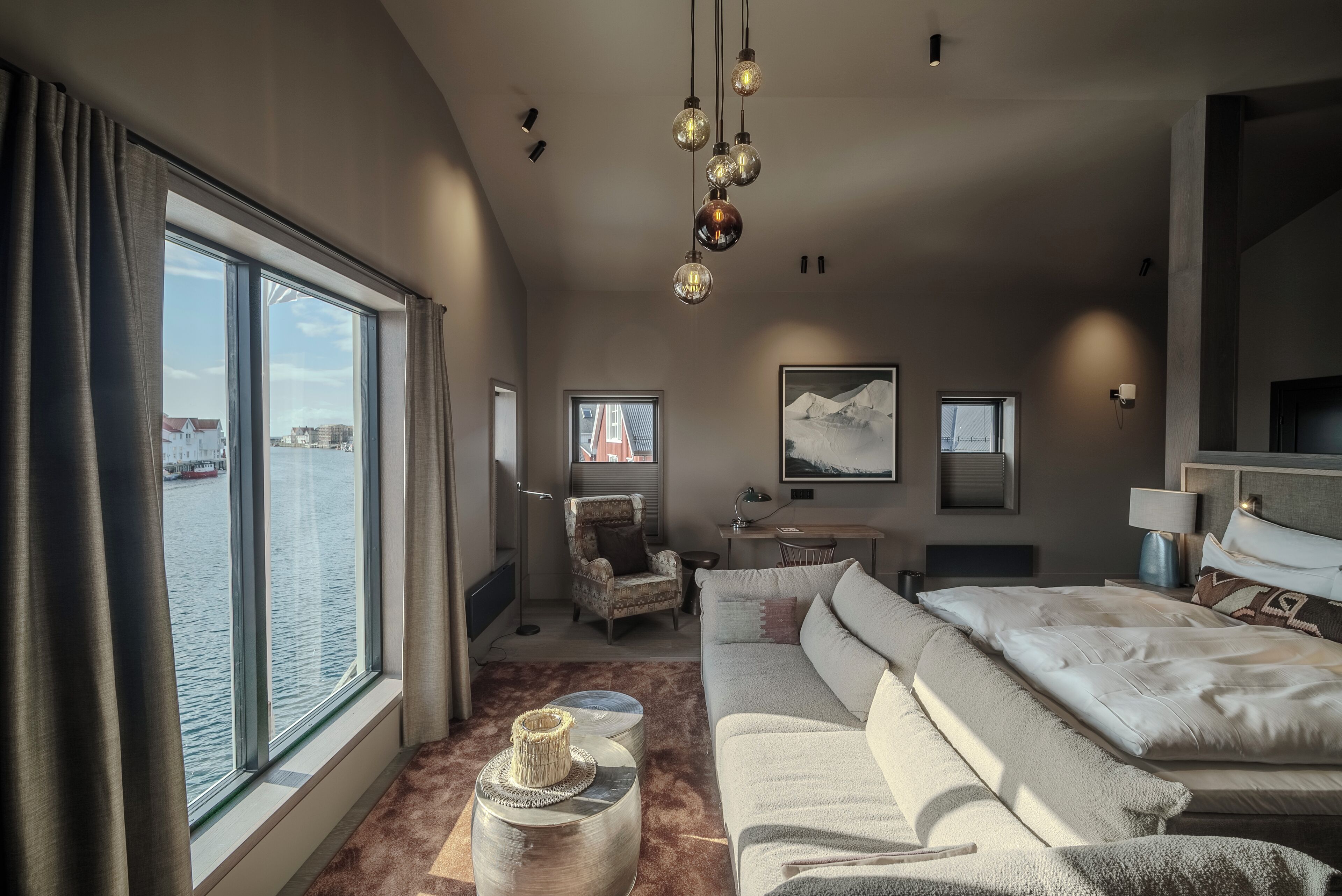 Suite | Hochwertige Bettwaren, Daunenbettdecken, Minibar, Schreibtisch