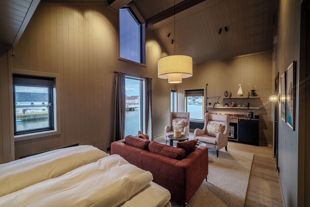 Suite Junior, vue port | Literie de qualité supérieure, couette en duvet d'oie, minibar, bureau