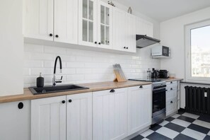 Fridge, microwave, oven, stovetop