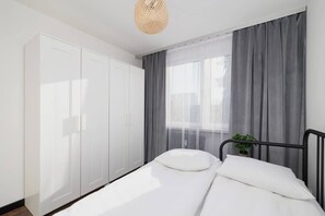 2 bedrooms, iron/ironing board, WiFi, bed sheets