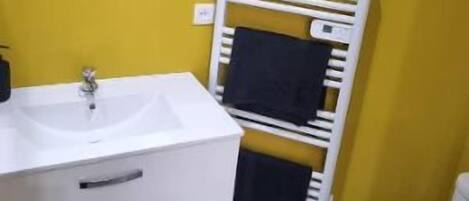 Handtücher, Seife, Toilettenpapier