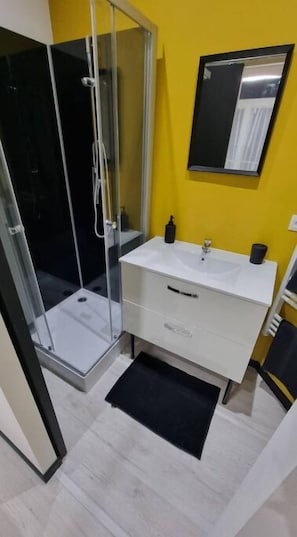 Handtücher, Seife, Toilettenpapier