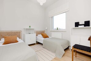2 habitaciones, tabla de planchar con plancha, wifi y ropa de cama 