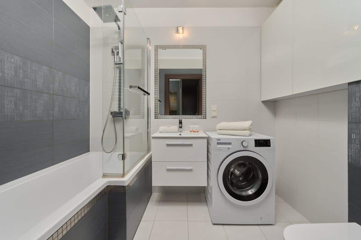 Shower, hair dryer, shampoo