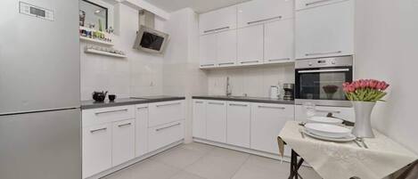 Fridge, microwave, oven, stovetop