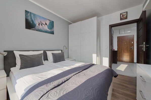 1 bedroom, desk, iron/ironing board, WiFi