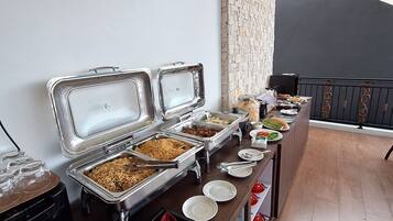 Free daily buffet breakfast