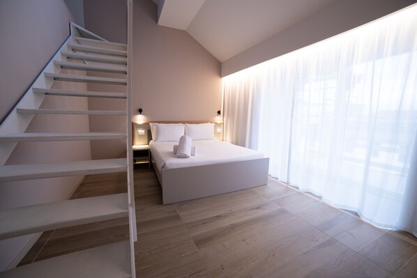 Deluxe Apartment, Terrace | Down comforters, in-room safe, laptop workspace, blackout drapes - Be Mate Torino Centro (Turin)
