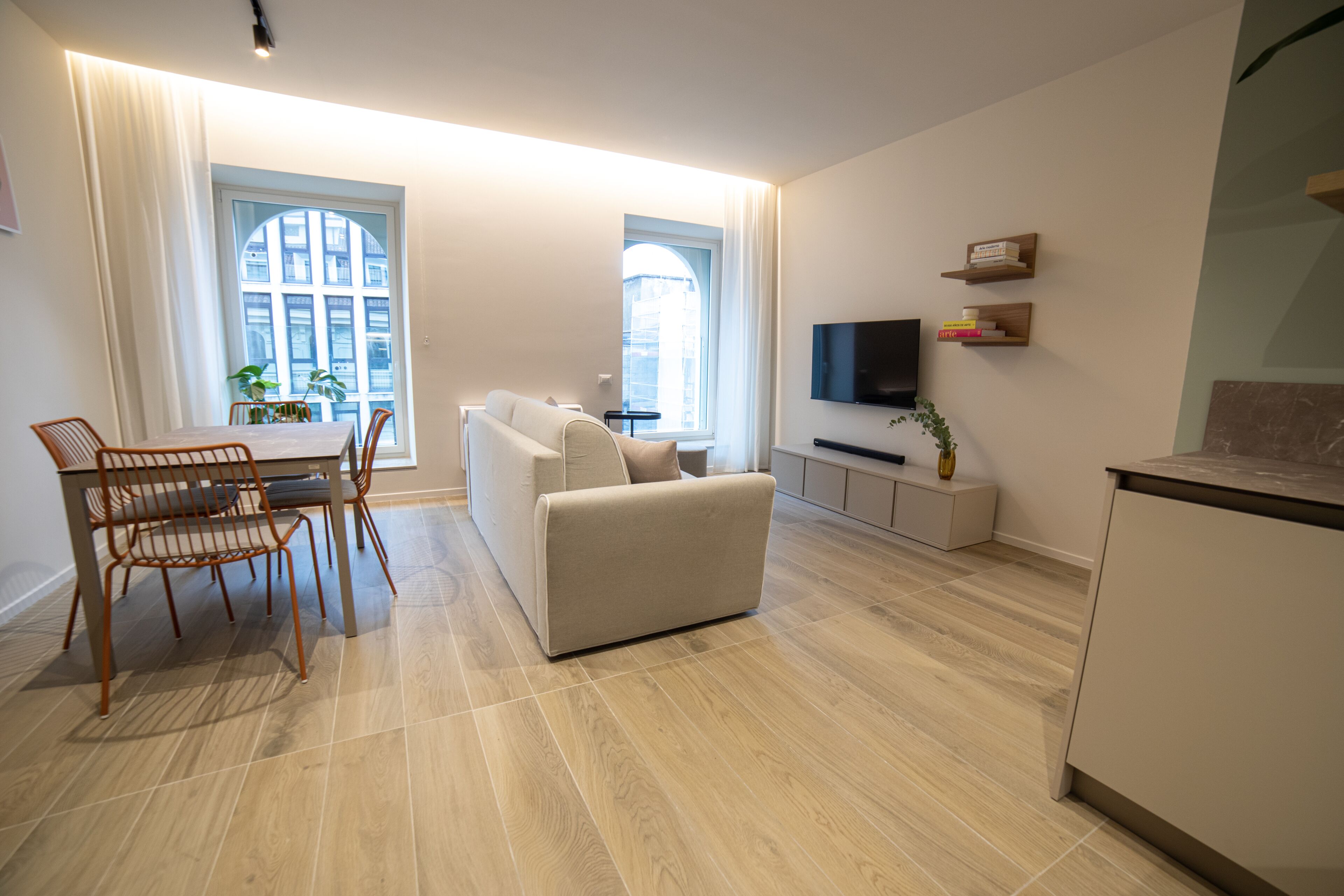 Apartamento superior | Zona de estar | Una televisión de pantalla plana