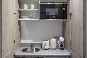 Private kitchen - Stylish-Snug-2 bed Flat (London)