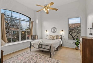 4 bedrooms, desk, iron/ironing board, travel cot