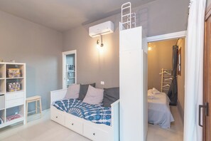 Departamento familiar, varias habitaciones (White Sand House) | 1 habitación, wifi gratis y ropa de cama 