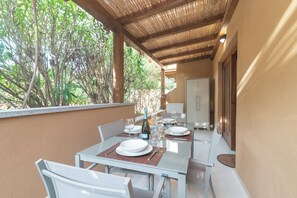 Family Apartment, Multiple Bedrooms (White Sand House) | Outdoor dining