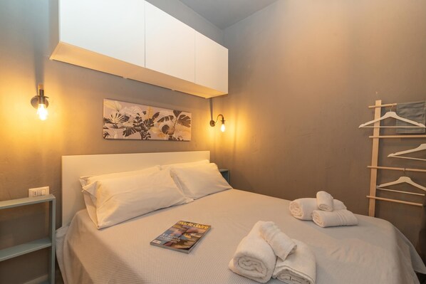 Family Apartment, Multiple Bedrooms (White Sand House) | 1 bedroom, free WiFi, bed sheets - White Sand House (Olbia)