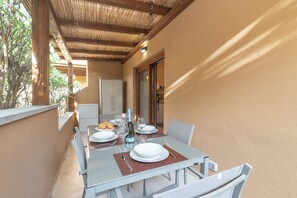 Familieleilighet, flere soverom (White Sand House) | Utendørsservering