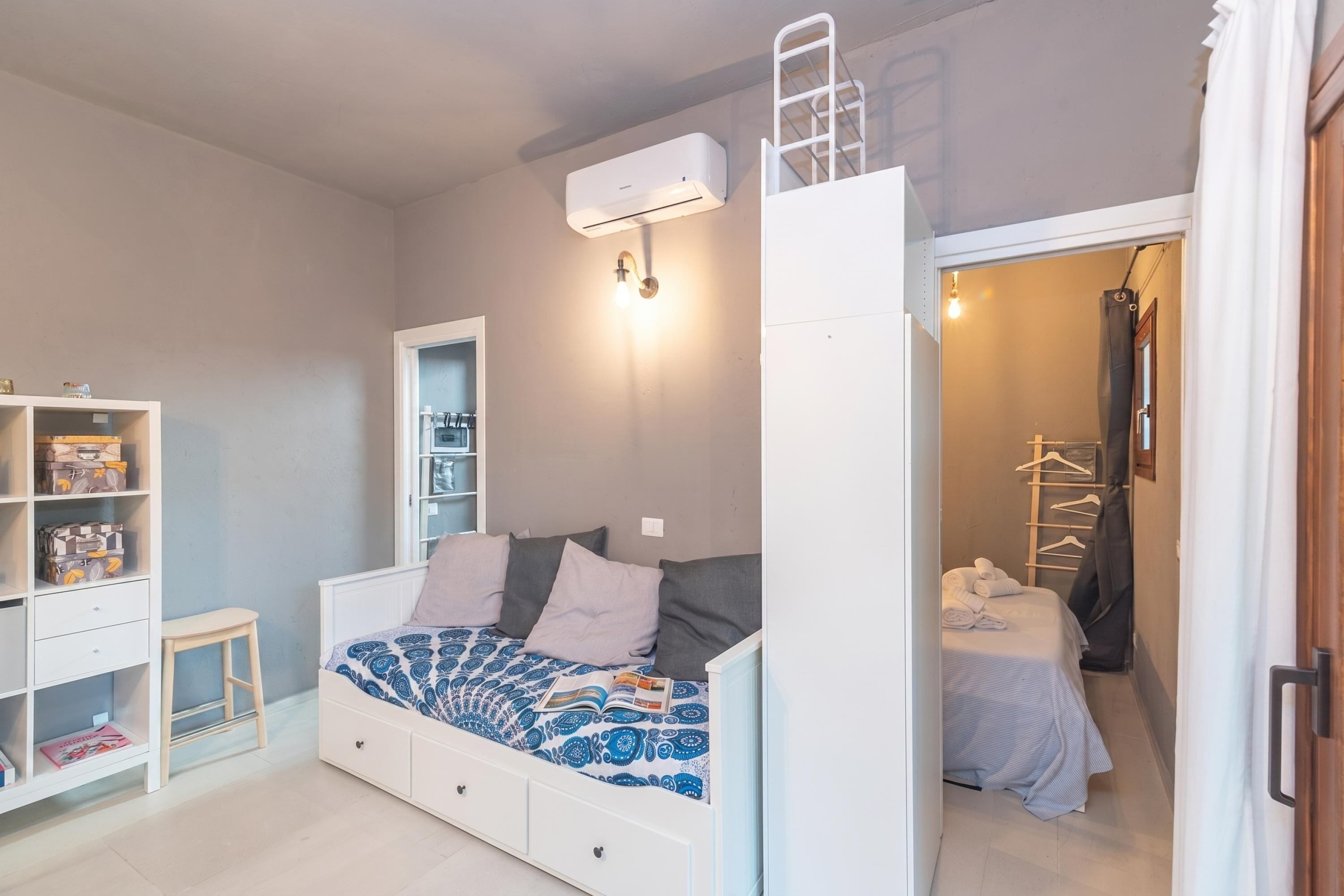 Family Apartment, Multiple Bedrooms (White Sand House)