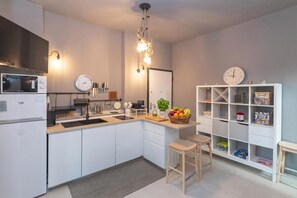 Family Apartment, Multiple Bedrooms (White Sand House) | Private kitchen | Fridge, microwave, oven, stovetop - White Sand House (Olbia)