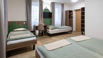 Chambre Quadruple Confort | 1 chambre, bureau, Wi-Fi gratuit, draps fournis