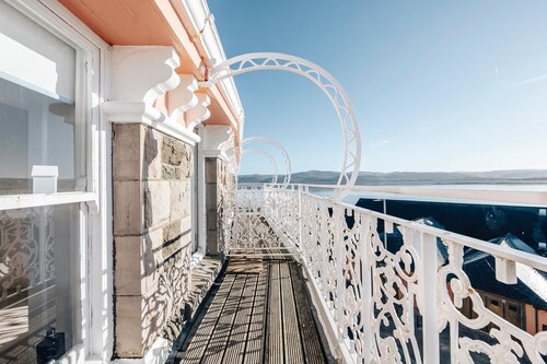 The Penthouse Apartment - Aberdovey- Spectacular Beach Views - Free Parking