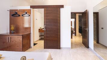 5 slaapkamers, een strijkplank/strijkijzer, gratis wifi, beddengoed