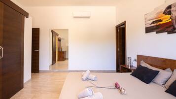 5 slaapkamers, een strijkplank/strijkijzer, gratis wifi, beddengoed