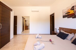 5 chambres, fer et planche à repasser, Wi-Fi gratuit, draps fournis