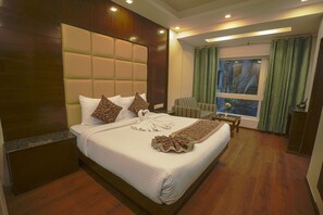 Skrivebord, wi-fi (inkludert) og sengetøy