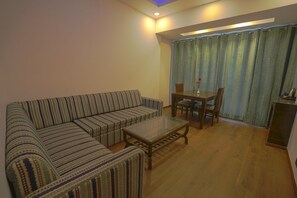 Meja, Wi-fi percuma, cadar katil 