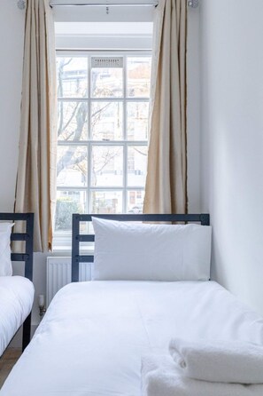 Departamento básico | 2 habitaciones, tabla de planchar con plancha y ropa de cama 
