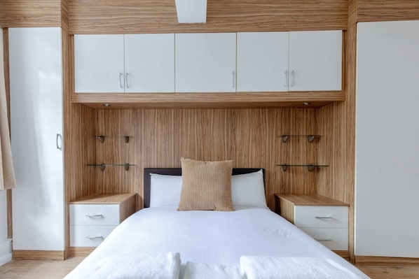 Basic Apartment | 2 bedrooms, iron/ironing board, bed sheets