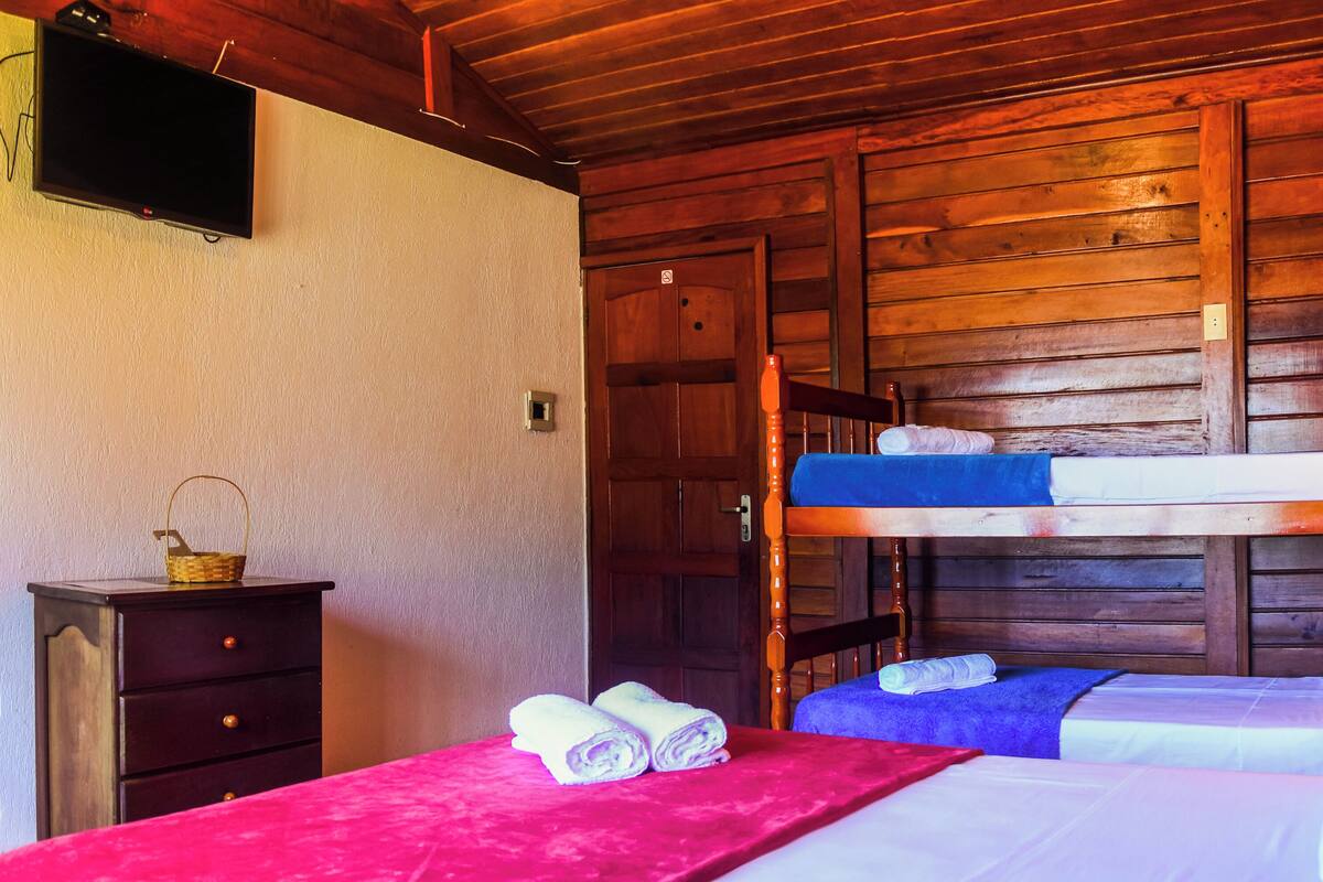 Minibar, free WiFi, bed sheets