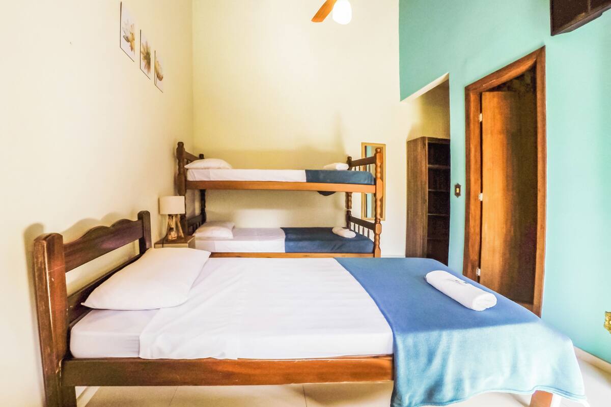 Minibar, free WiFi, bed sheets
