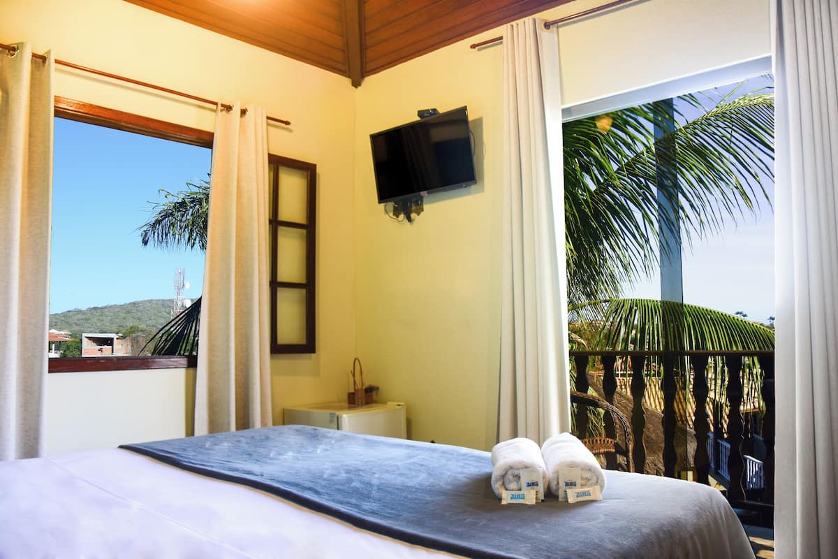 Minibar, free WiFi, bed sheets