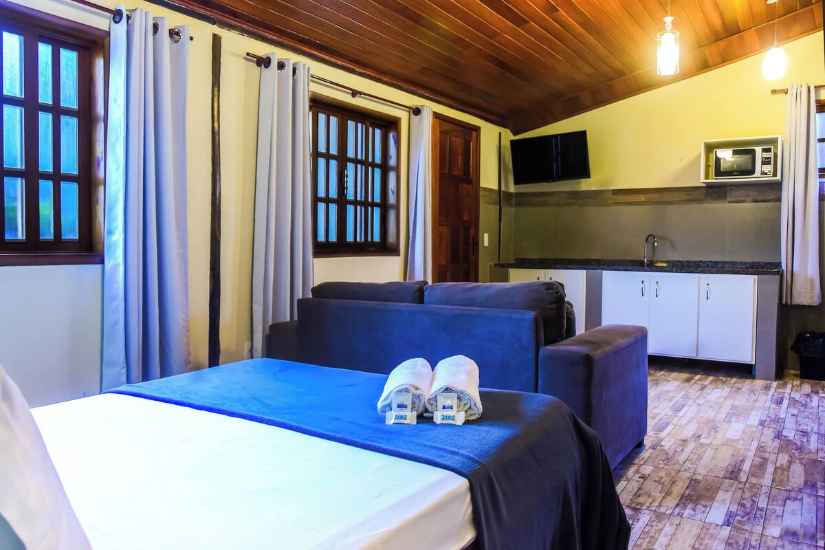 Minibar, free WiFi, bed sheets