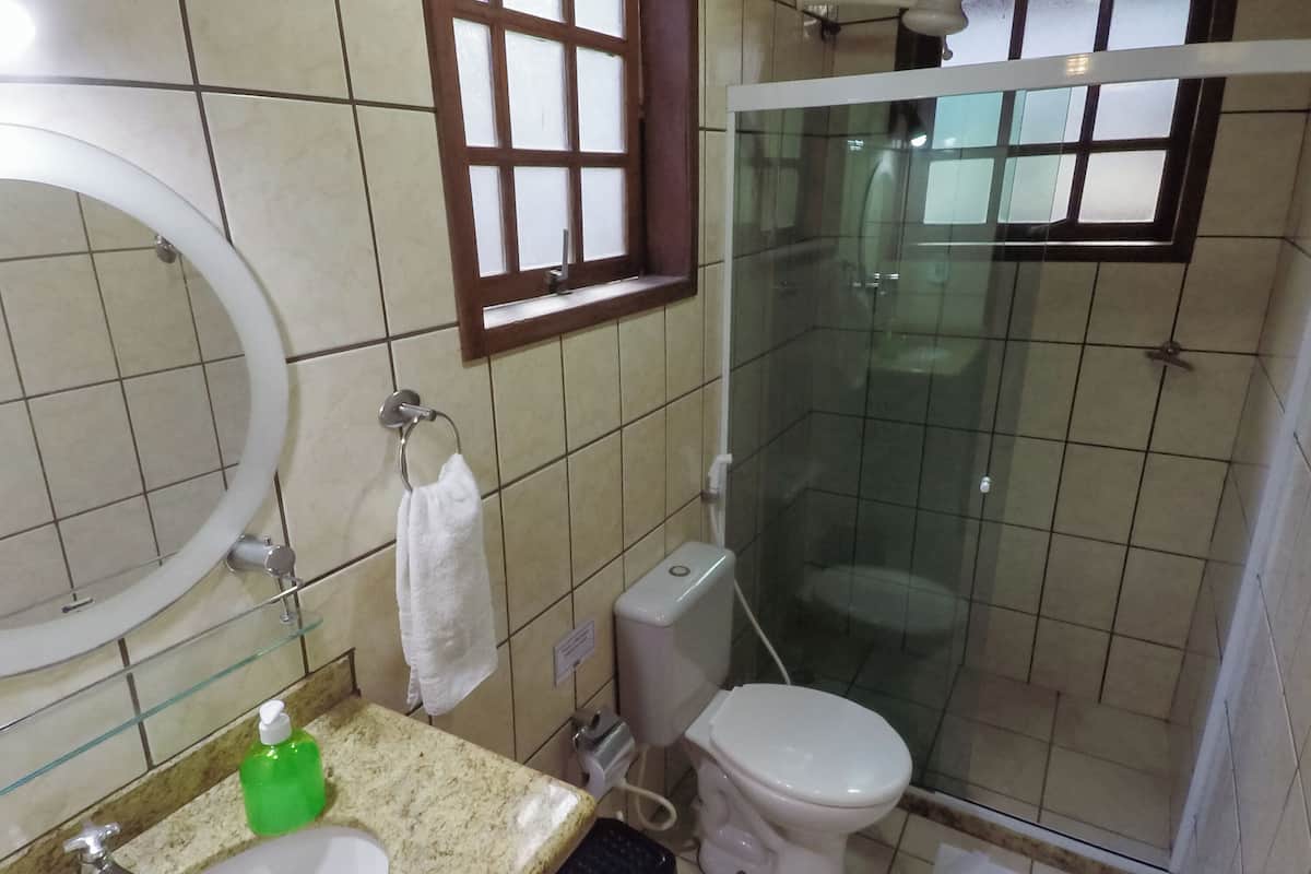 Minibar, free WiFi, bed sheets