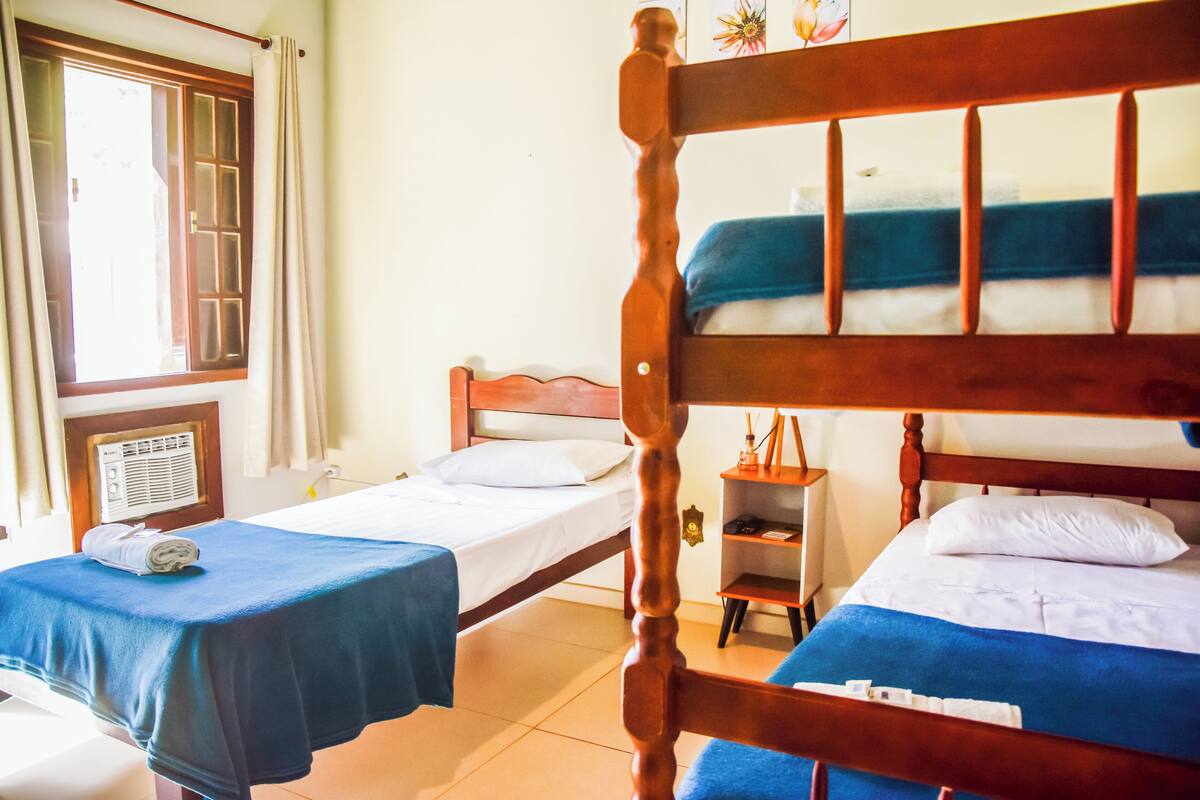 Minibar, free WiFi, bed sheets