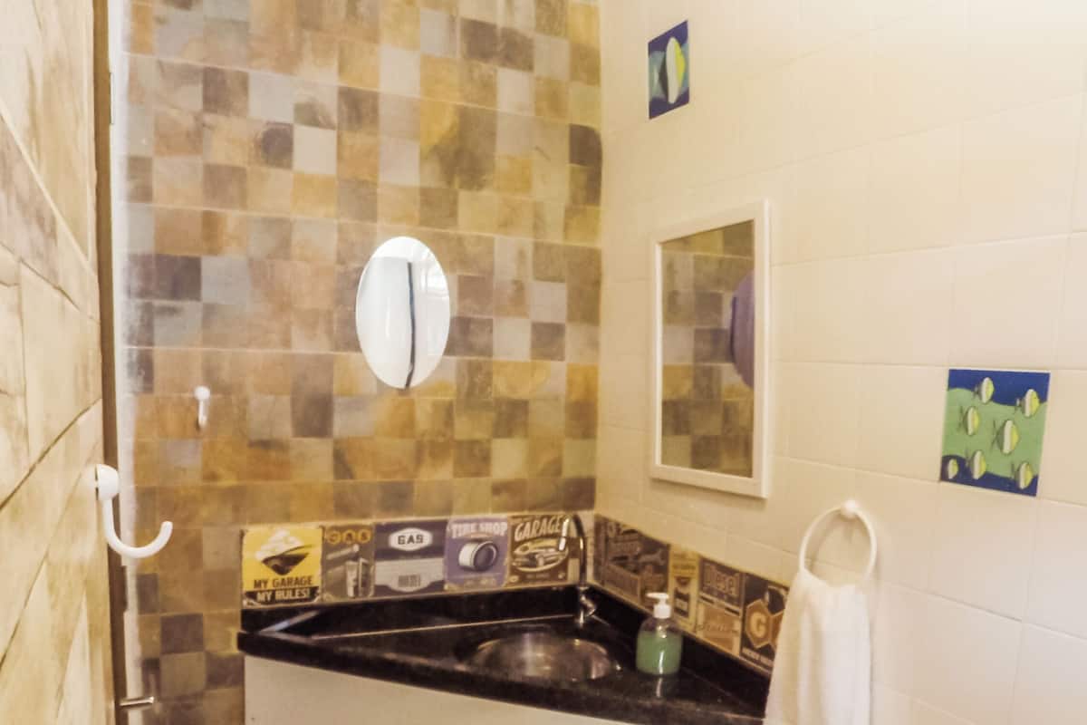 Minibar, free WiFi, bed sheets