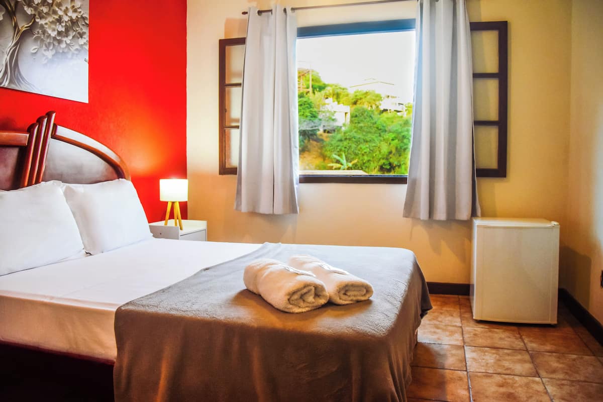 Standard Triple Room | Minibar, WiFi (free), bed sheets