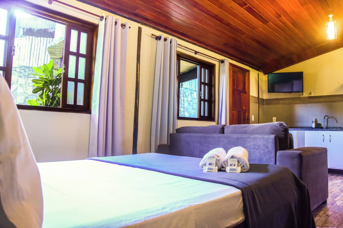 Minibar, free WiFi, bed sheets
