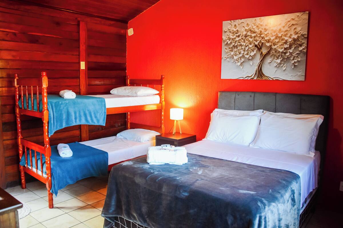 Standard Quadruple Room | Minibar, WiFi (free), bed sheets