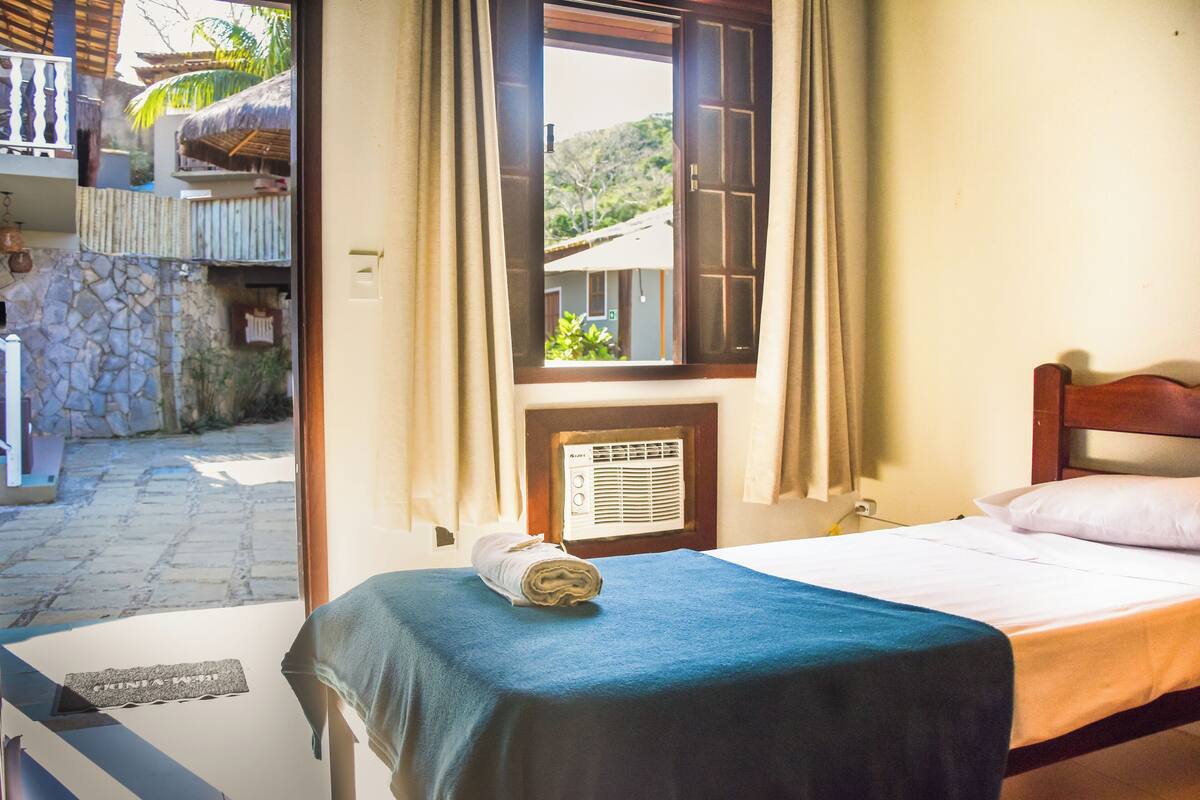 Minibar, free WiFi, bed sheets