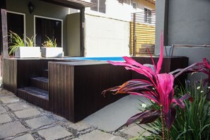 Outdoor pool - Pousada Juanna's (Búzios)