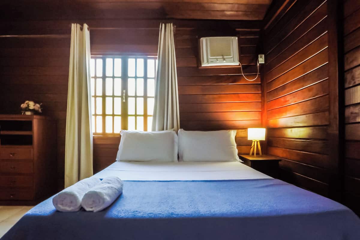 Standard Twin Room, 1 Queen Bed | Minibar, WiFi (free), bed sheets