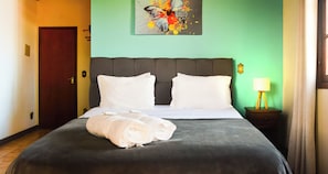 Quarto casal superior | Frigobar, Wi-Fi de cortesia, roupa de cama