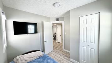 3 slaapkamers, een bureau, een strijkplank/strijkijzer, gratis wifi