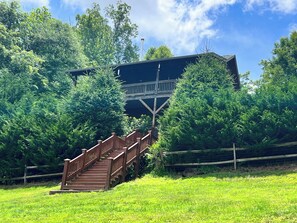 Property grounds - Appalachian Hideaway - 3BR/2BA Hot Tub, Fire Pit, & WiFi, Near Boone! (Fleetwood)