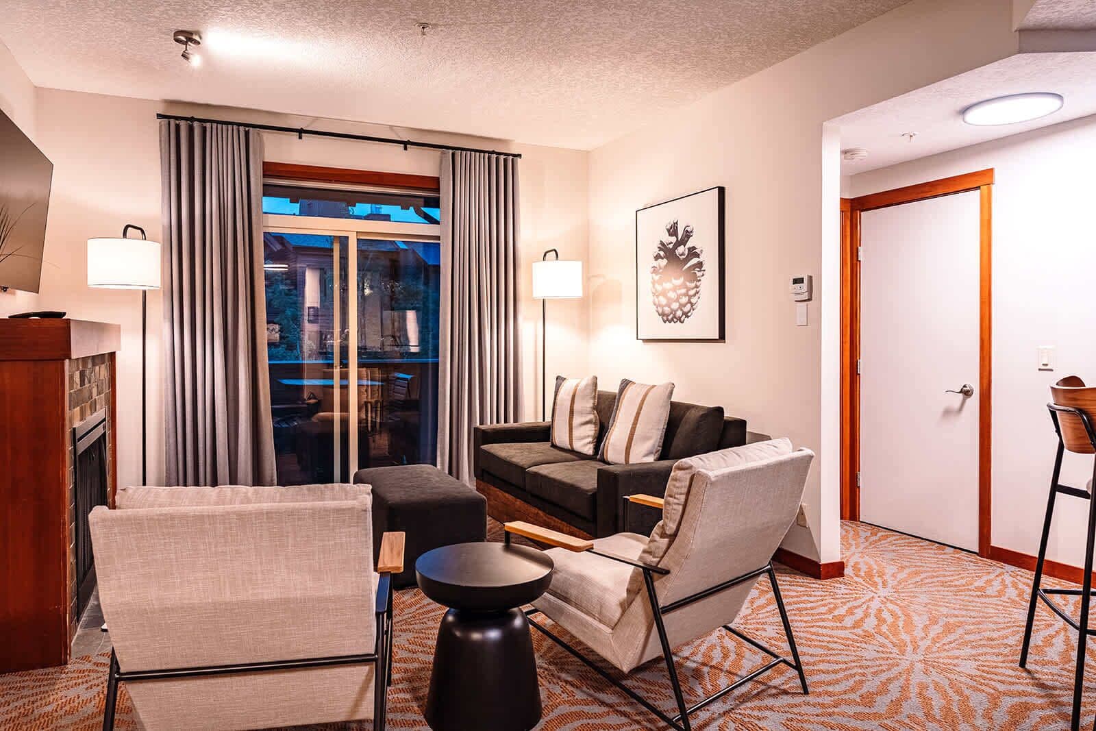 TV, peis, DVD-spiller og stereoanlegg